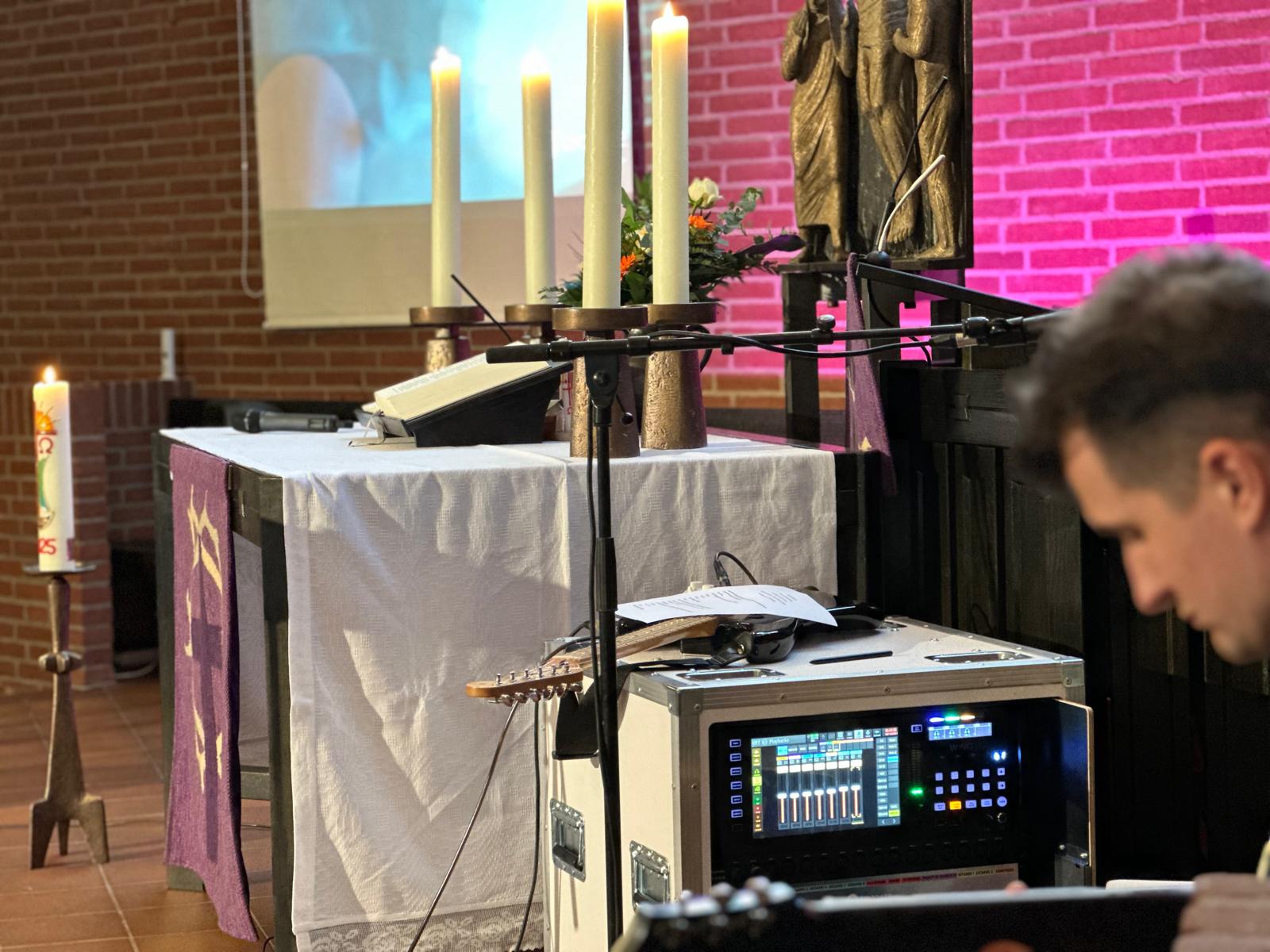 Up2Date-System im Kirchenraum mit Licht